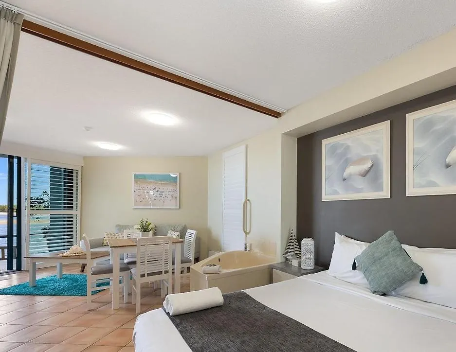 Aparthotel La Promenade Caloundra 4*,